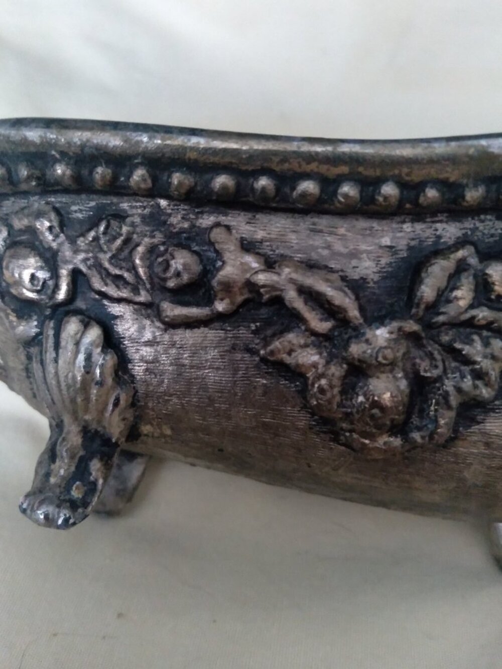 6" Metal-Cast Clawfoot Bathtub - Picture 3 of 8